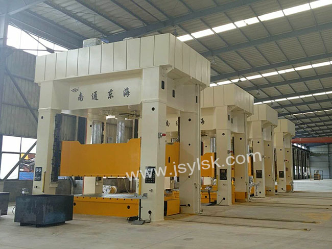 YL27系列框架液壓機(jī) YL27系列框架液壓機(jī)